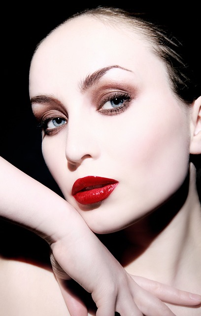 red-lipstick-640x480-42525490.jpeg