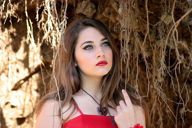 nude-lipstick-640x480-89785280.jpeg