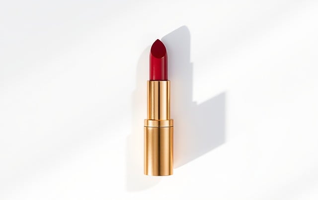 red-lipstick-640x480-67618039.jpeg