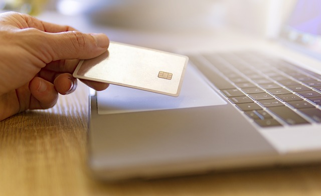 ai-powered-ecommerce-640x480-13453153.jpeg