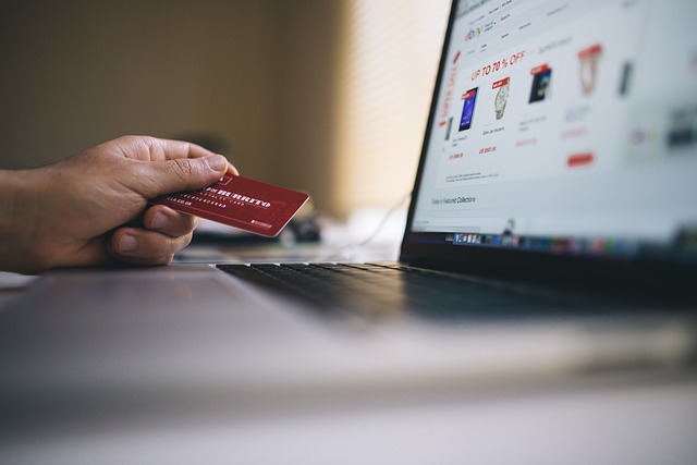 chatbot-in-ecommerce-640x480-48929309.jpeg