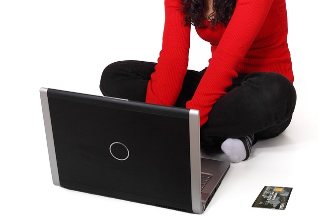 ecommerce-site-search-640x480-31355540.jpeg