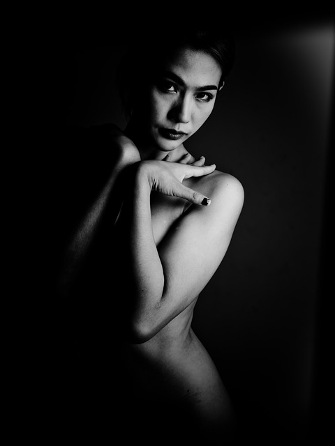 nude-lipstick-640x480-85324014.jpeg