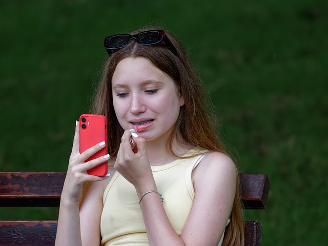lipstick-640x480-4481979.jpeg