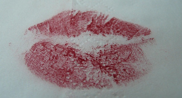 red-lipstick-640x480-8736153.jpeg