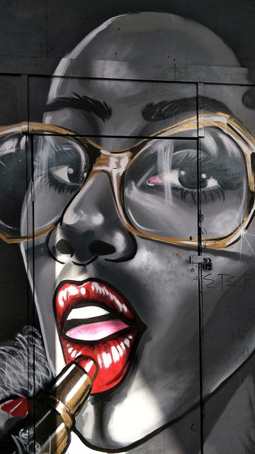 red-lipstick-640x480-73714726.jpeg