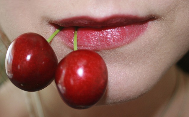 red-lipstick-640x480-95316857.jpeg